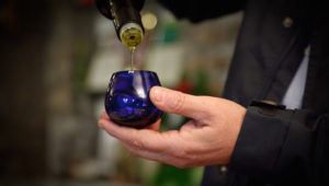 aceite de calidad, aceite de oliva, aceite de oliva virgen extra ahumado, aceite de trufa, Aceite para consumo, aceite virgen extra, aceites cosecha 2018, Aceites Valderrama, aceituna, aceituna arbequina, aceituna cornicabra, aceituna hojiblanca, aceituna picual, aceituna picudo, aceitunas, alimentación, alimentacion saludable, Almazara Valderrama, antioxidantes naturales, AOVE, aoves con trufa, arbequina, calidad de aceite, cata de aceite, cata de aove, catas de aceite, cocina mediterránea, comprar aceite, comprar aceite de oliva, comprar aceite virgen extra, cosecha de aceite, dieta mediterránea, el mundo del aceite, elevada densidad, foodies, gastronomía, gourmet, Grand Cru, hidroxitirosoles, Hojiblanca, intensidad aromática, maridaje, maridaje gourmet, maridaje gourmet y mas, maridar, mundo de aceite, Ocal, oleocanthal, Óleum del Molino, oleuropeína, Picual, Picudo, polifenoles, producto de mercado, Producto de mercado de temporada, producto de temporada, Producto natural, productos de temporada, Sabor de aceite, sabores de aceites, tirosoles, Valderrama, variedades de aceituna