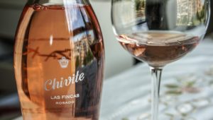 alcohol, Arzak, Asociación Española de Periodistas y Escritores del Vino, barrica de roble francés, barrica, beber buen vino, Beber vino blanco, beber vino Rosado, beber vino, beber, bebida alcoholica, Bodega Chivite, Bodegas Chivite, bodegas, castas de vino, cata de vino, cata, catar vino, Chivite Colección Rosado, Chivite Las Fincas, Chivite, comprar vino, conocer vinos, conociendo vinos, consumo de vino, crianza de vino, crianza de vinos, Crianza, distribuidores de vino, donde comprar vino, el mundo del vino, enólogos, enoturismo, Etiquetas de vinos, evento del vino, evento gastronómico, evento, eventos en torno al vino, foodies, Garnacha, Julian Chivite, los mejores rosados de España, maridaje gourmet y mas, maridaje gourmet, maridaje, maridaje, monovarietales, muestra de vinos, mundo del vino, Navarra Nota de cata , Tempranillo, Uva Garnacha, Uva Tempranillo, uva, uvas, Vino Rosado, vino, vinos buenos, Vinos Chivite, Vinos crianza sobre lias, vinos ecologicos, vinos monovarietales, Vinos, Viñas, viñedo,