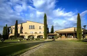 Torrent Hotel & Spa, Empordà, masía catalana, Relais & Châteaux, vistas, Joan Figueras, suites, jardines, chef Jordi Garrido, cocina tradicional, cocina casera, masSpa, licores, destilados, Spa, relax, descanso, escapada, viaje, turismo, salud, bienestar físico, bienestar mental, terraza solárium, hammam, sauna, zona de aguas, sala de fitness, sala de relajación, piscina climatizada, estancia, maridaje, maridaje gourmet, maridaje gourmet y más