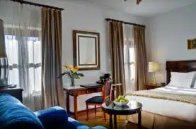 Hotel Sheraton en Santa Maria El Paular, valle del Lozoya, sierra de Guadarrama, Rascafría, Madrid, vida litúrgica, trabajo manual e intelectual, patio del Ave María, habitaciones, chef Antonio Gistau, gastronomía, Restaurante DOM LOPE, carta de temporada, croquetas de boletus, huevos de corral estrellados, morcilla, ensaladas de ventresca de bonito, canónigos con queso de cabra, chuletón de buey a la piedra, chuletillas de lechal, Mesón Trastamara, horno tradicional de leña, suites, escapada rural, escapadas, turismo, viajes, maridaje, maridaje gourmet y más, maridaje gourmet