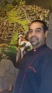 Restaurante Inti de Oro, retrato Chef Gonzalo Amorós, Madrid, gastronomía criolla, comida tradicional, gastronomía peruana, Perú, El Inca, León Carrillo, El Ceviche, Los tiraditos, papas rellenas, ají de gallina, lomo saltado, platos Chifas, maridaje, maridaje gourmet, maridaje gourmet y más, salir por Madrid, comer en Madrid