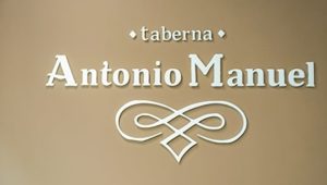 La Taberna Antonio Manuel de València lanza su propia cazalla: «L’anís del foc»