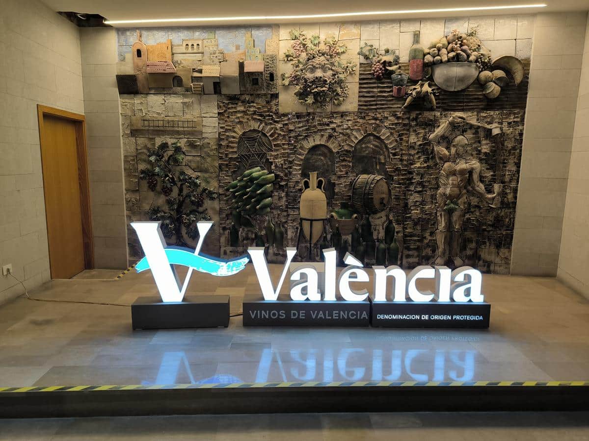 La Guía SeVi 2025 Premia la Excelencia Vitivinícola y Oleícola en Valencia